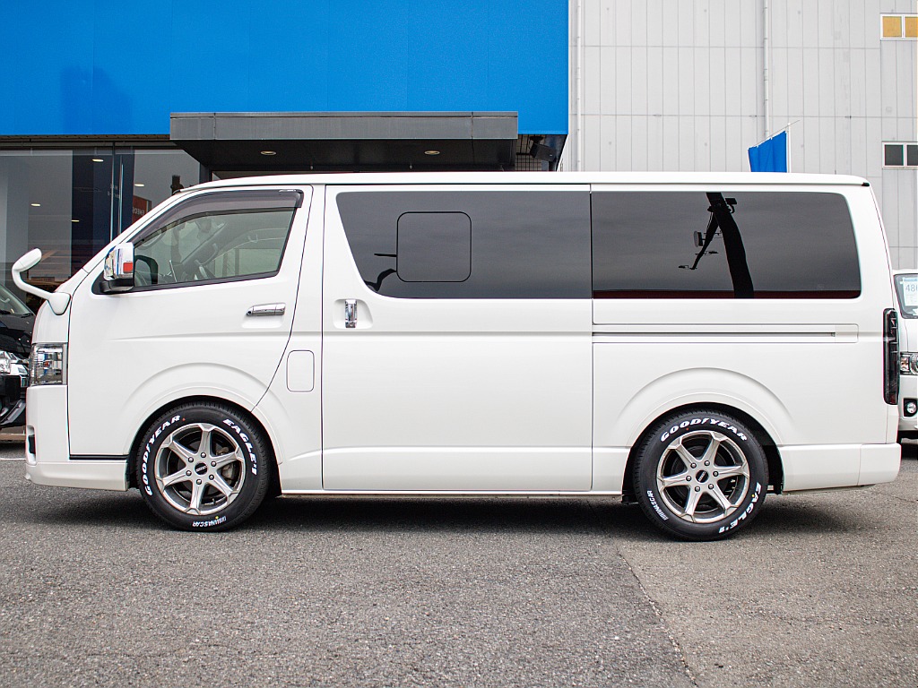 両側小窓付きの車両になります！