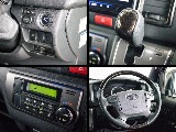 ステアリングやシフトノブ、インテリアパネルがダークプライムⅡならではのマホガニー調黒木目になってます！