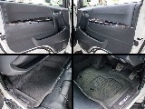運転席・助手席の足元のお写真になります！UIビークルの3Dフロアマット装備してます！状態良好です！