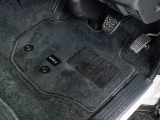 トヨタ純正のフロアマットを前後装備してます！