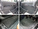 運転席・助手席の足元にオリジナルの3Dフロアマット装備してます！