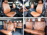 ブラウンのシートカバーを装備していて、オシャレな内装になっております！