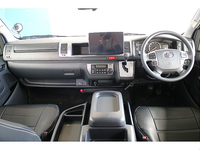 運転席周りのお写真になります！新車でのご案内です！