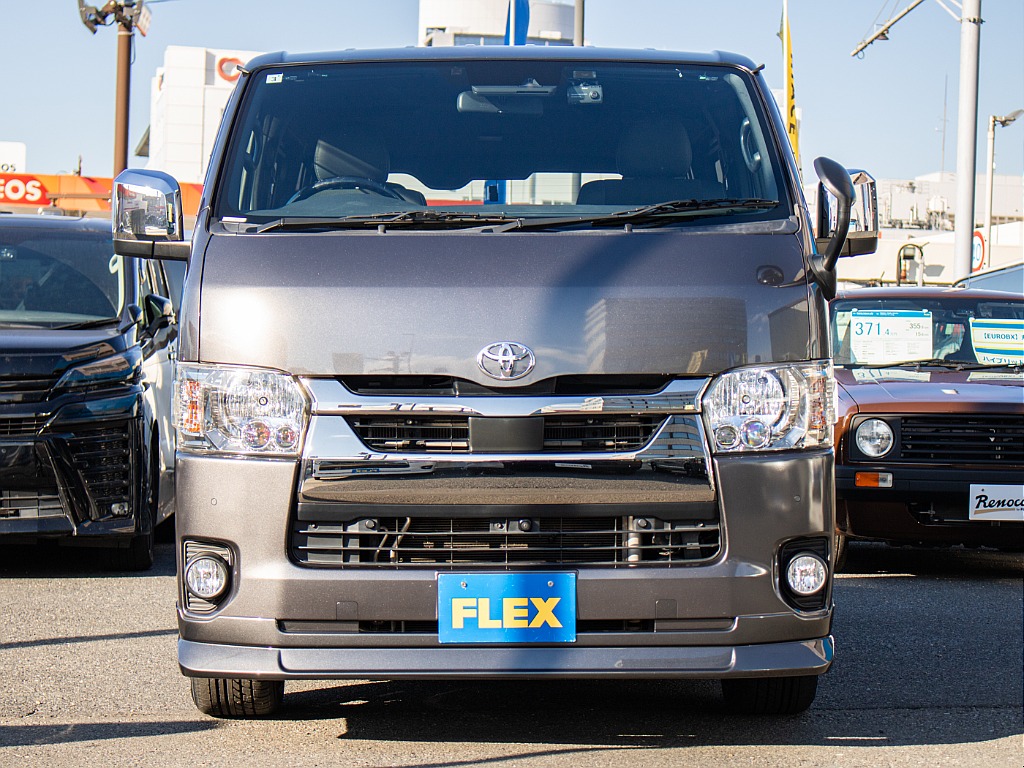 オリジナルのフロントスポイラーをボディ同色で装備してます！