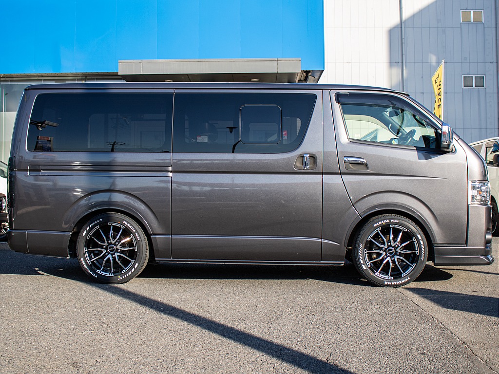 希少なボディカラーガンメタリック！