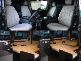 運転席・助手席は内装に合わせたオリジナルのシートカバー装備してます！