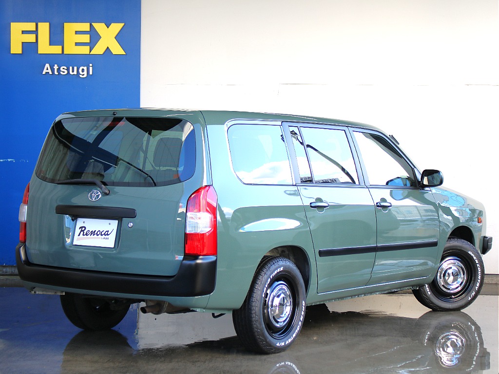 車体色ケスウィックグリーン！ディフェンダーに採用されている野山をイメージさせる落ち着いた色合いです！