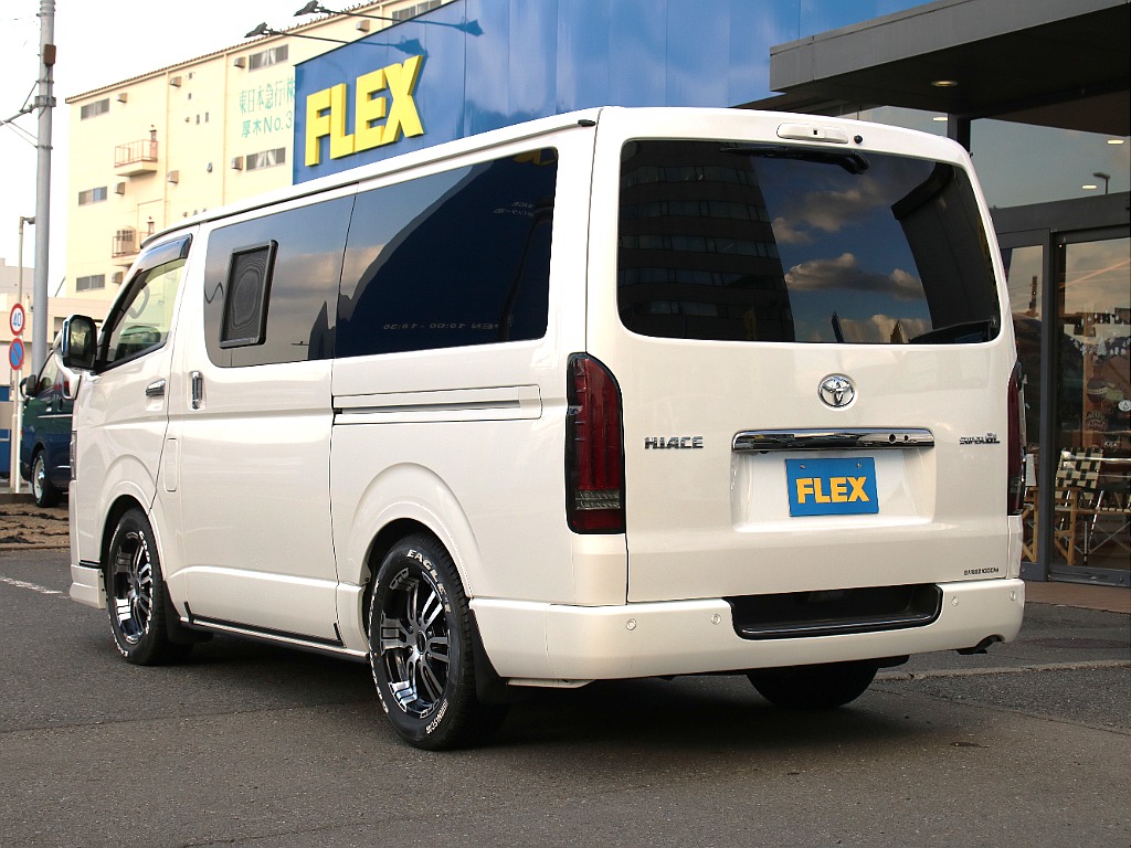 メーカーオプション、安全装備共に充実した一台です！