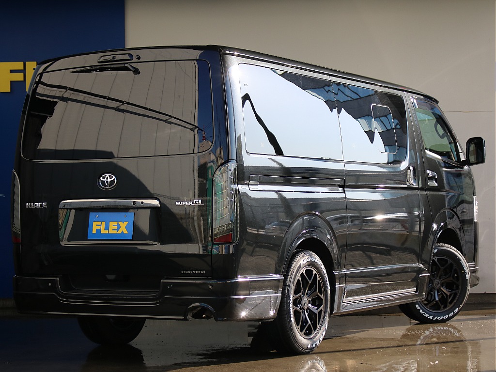 モデリスタのエアロが前後とサイド装備されてます！