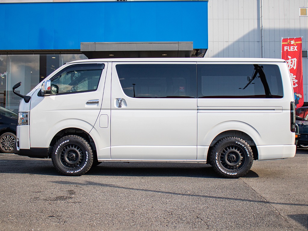 オリジナルのオーバーフェンダー装備すればよりオフロードな印象に！追加カスタムのご相談も承ります！