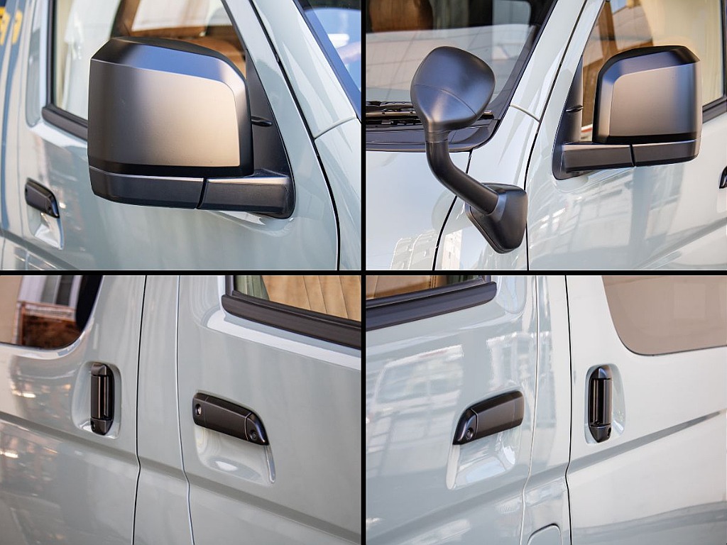 メッキ部分のドアノブ・ミラーカバーなどマッドブラック塗装してます！