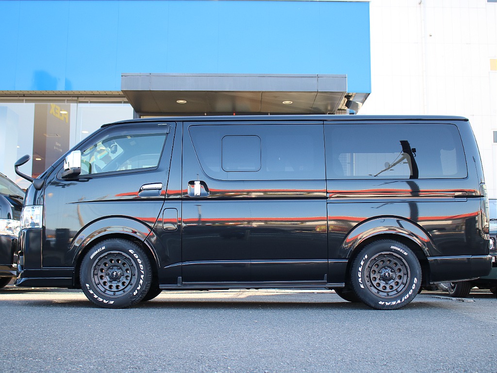 両側小窓付きの車両になります！