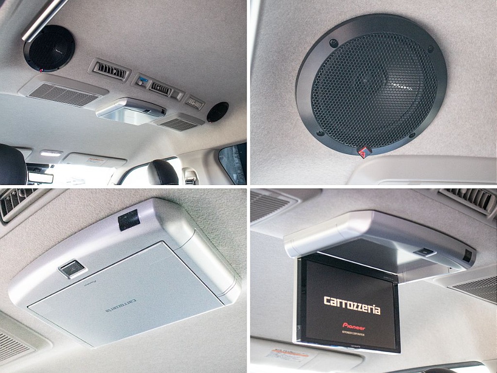 カロッツェリア製のフリップダウンモニターとルーフスピーカーが装備されてます！