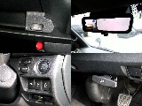 メーカーオプションのデジタルインナーミラーが搭載されてます！