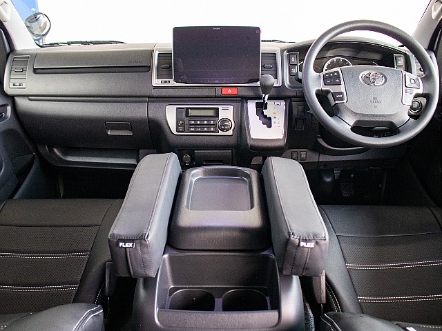 大画面ナビが特徴的なコクピット周りになります！