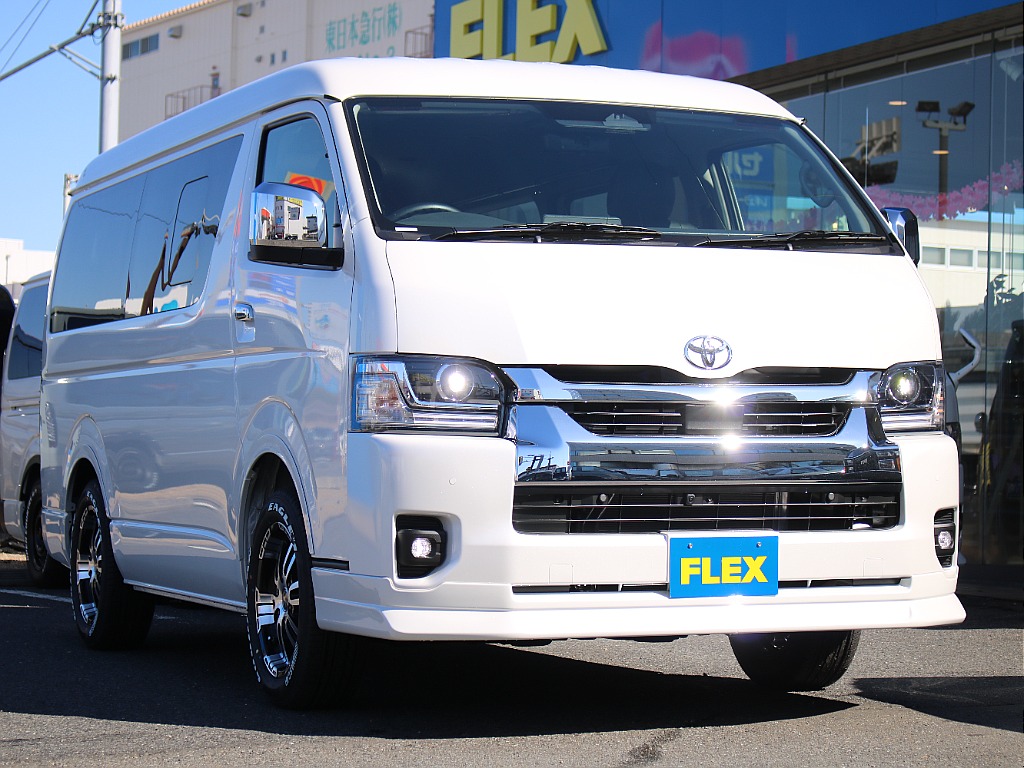 Bi-beamヘッドライトとフロントアンダーミラーレスの採用で一新されたフロントとなっております！