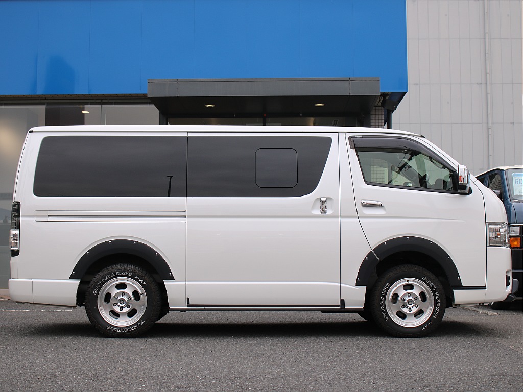 両側小窓付きとなります！