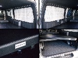 サイドバーやリア5面カーテンなど車中泊やアウトドアに必要なパーツが備わっております！