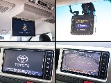 前後ドラレコ、後席のフリップダウンモニターも装備済みの一台！