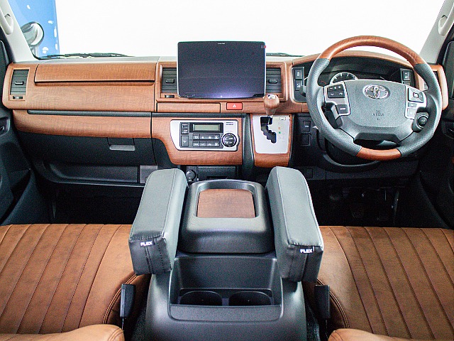 インテリアパネル3点セットを装備することによって運転席周りが明るく感じます！