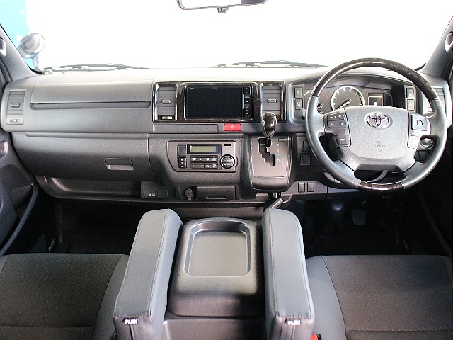 視認性の良い運転席周りとなっております！