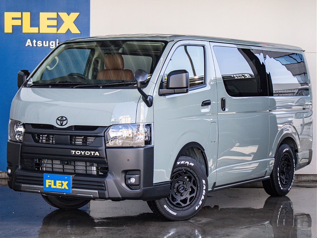 R8年式　ハイエースバン　アースカラーパッケージ　ガソリン2WD　クラシックな内装　オフロードパッケージ！