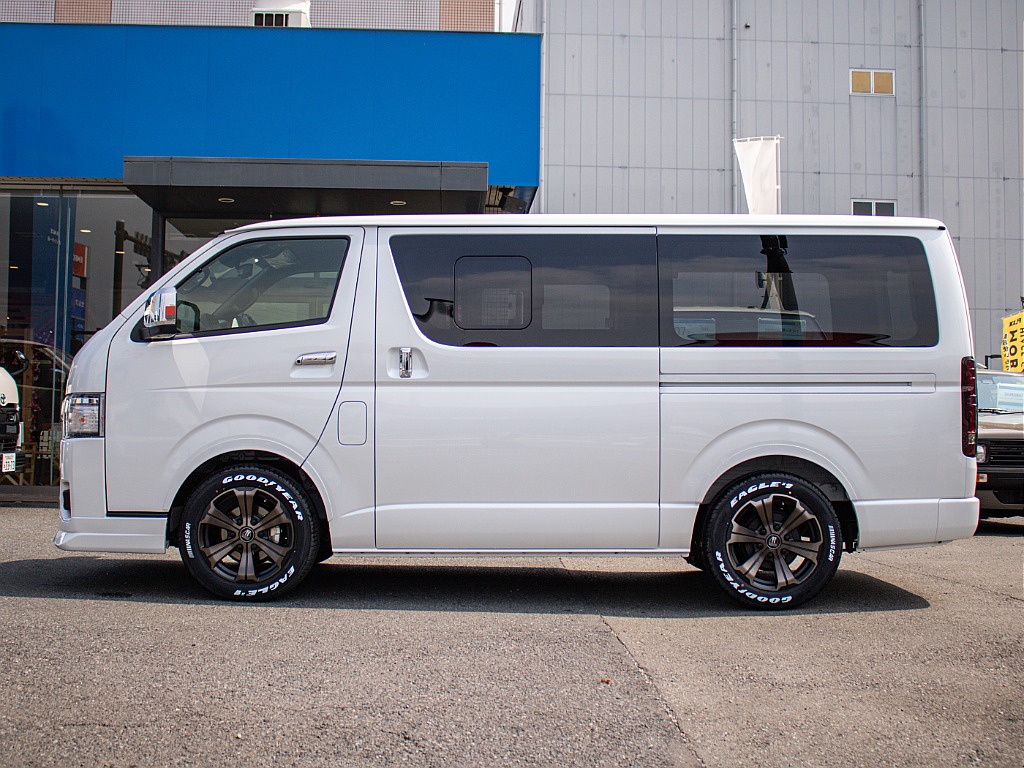 オリジナルオーバーフェンダーを装備しております！ローダウンの視差効果もございます！