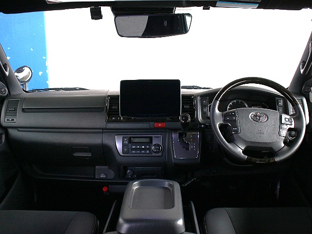 ダークプライムⅡならではのマホガニー調のインテリアパネルとなっております！