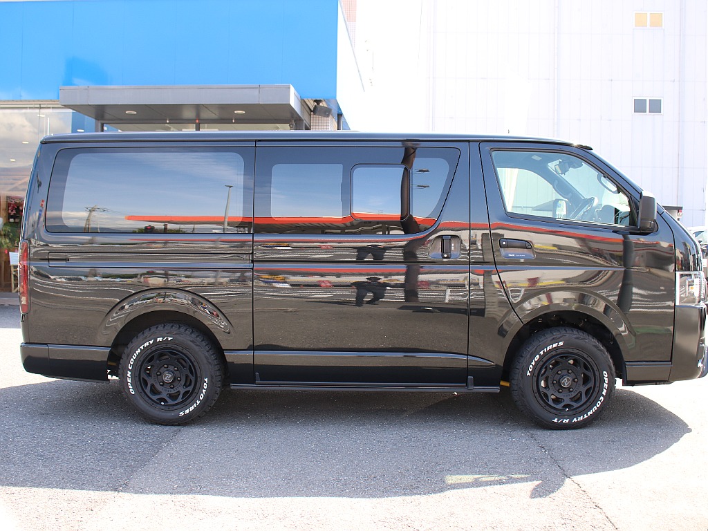 両側小窓付きの１台となっております！