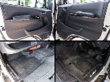 UI Vehicleのフロアマットを装備しており、車内を清潔に保ちます！