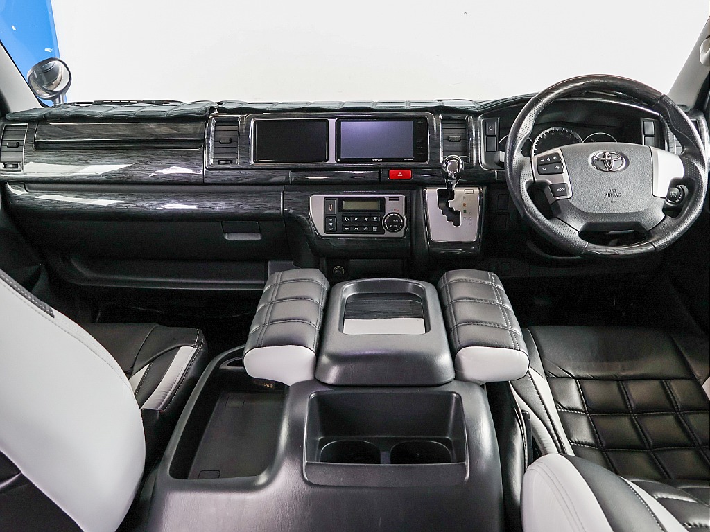 特別感のある運転席周りになってます！テンションが上がる内装に仕上がってます！