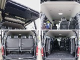 しっかり10人乗れる純正配列！4列目を跳ね上げれば荷物を載せることも可能です！