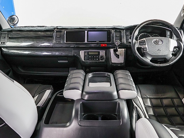 特別感のある運転席周りになってます！テンションが上がる内装に仕上がってます！