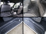 両側のステップにはオリジナルのステップマットも装備可能！