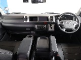 アームレストを運転席、助手席装備しております！