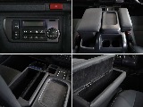 運転席側・助手席側にアームレスト装備！小物入れとしもお使いいただけます！
