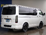 カスタムが盛沢山の高年式のディーゼル4WD車両！