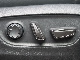 運転席はパワーシートになります！
