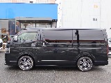 メーカーオプションの両側パワースライドドアを装備しております！
