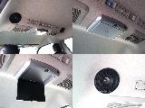 10インチのフリップダウンモニターにルーフスピーカーまで装備されております！後席の方もドライブをお楽しみ頂けます！
