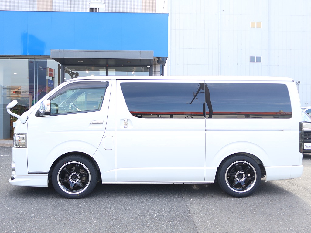 メーカーオプションの両側パワースライドドア付き！