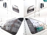 両側小窓付きの車両になります！