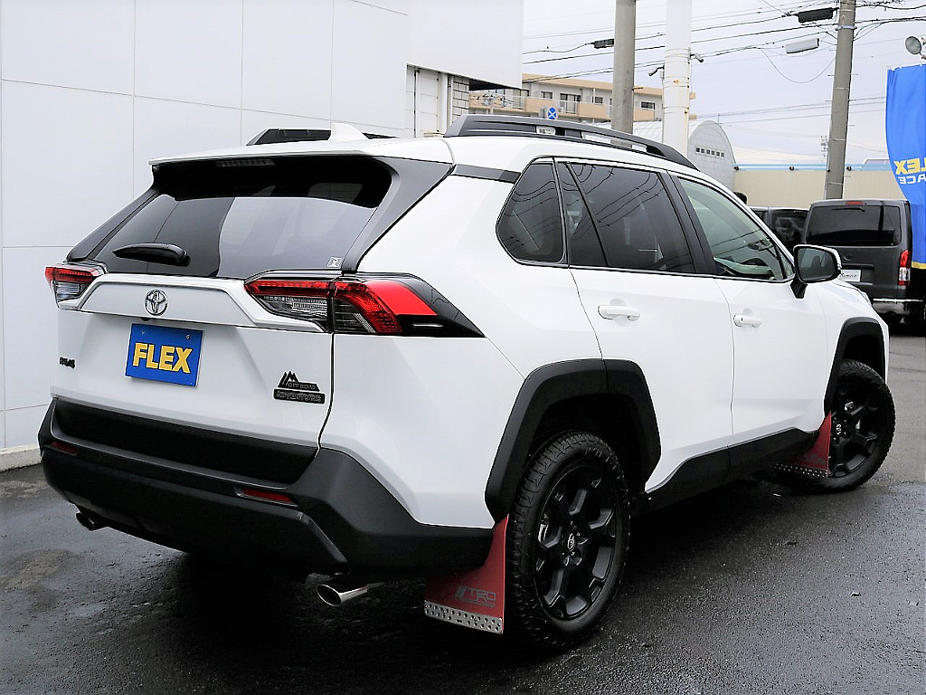 令和４年式RAV4アドベンチャーオフロードパッケージ☆