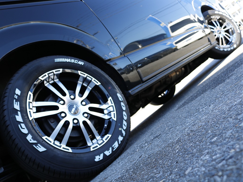 茨城県つくば市にハイエース専門の新車・中古車の展示場を展開！人気のグレード・年式をその場で見比べられます♪皆様のご来場、お問合せを心よりお待ちしております☆