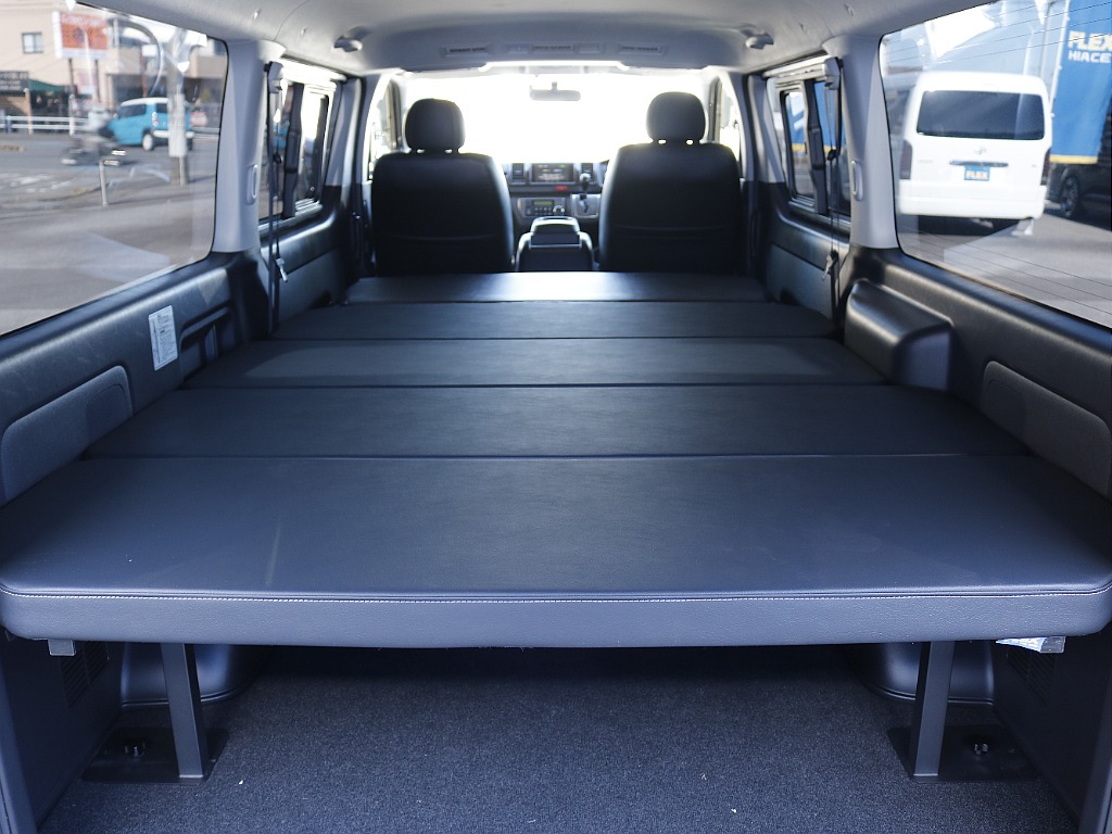 茨城県つくば市にハイエース専門の新車・中古車の展示場を展開！人気のグレード・年式をその場で見比べられます♪皆様のご来場、お問合せを心よりお待ちしております☆