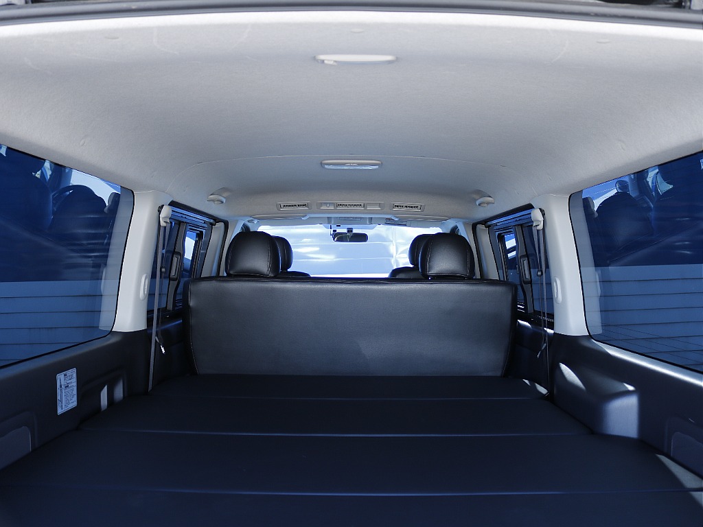 茨城県つくば市にハイエース専門の新車・中古車の展示場を展開！人気のグレード・年式をその場で見比べられます♪皆様のご来場、お問合せを心よりお待ちしております☆