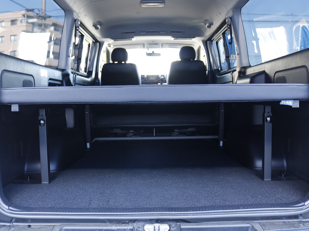 茨城県つくば市にハイエース専門の新車・中古車の展示場を展開！人気のグレード・年式をその場で見比べられます♪皆様のご来場、お問合せを心よりお待ちしております☆