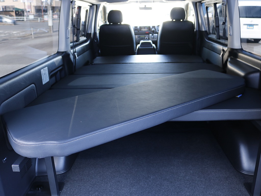 茨城県つくば市にハイエース専門の新車・中古車の展示場を展開！人気のグレード・年式をその場で見比べられます♪皆様のご来場、お問合せを心よりお待ちしております☆