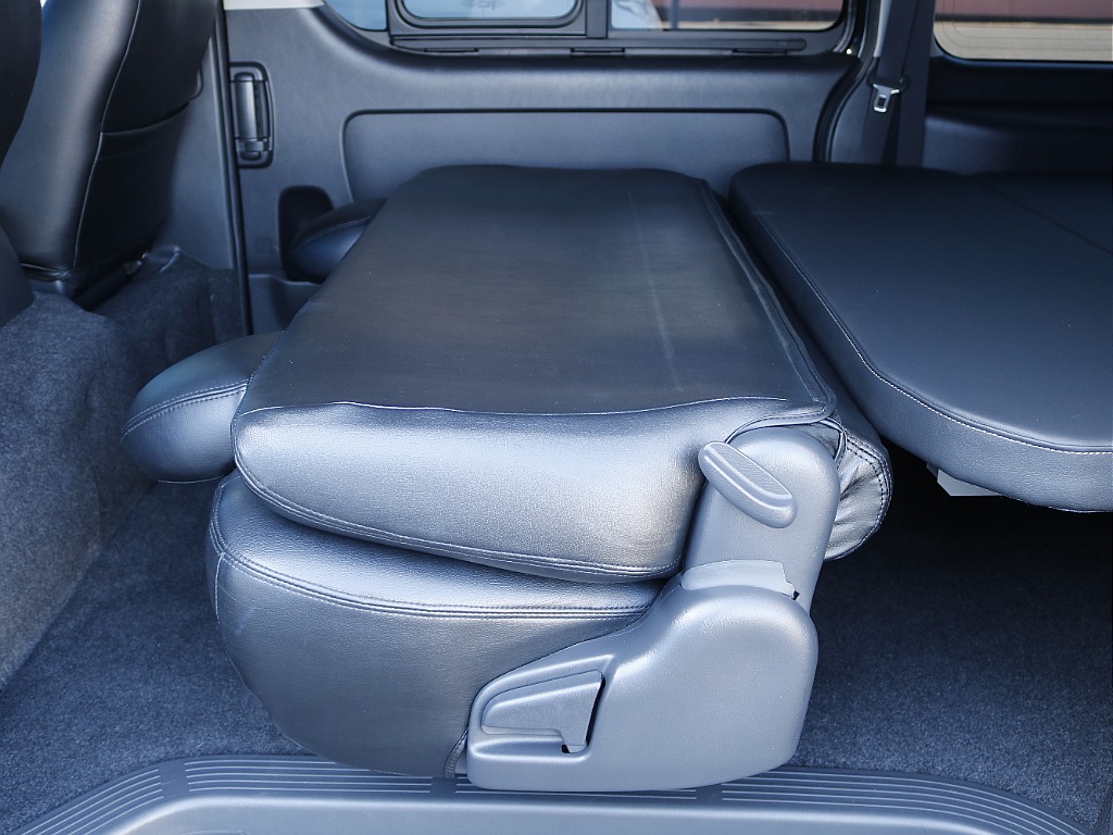 茨城県つくば市にハイエース専門の新車・中古車の展示場を展開！人気のグレード・年式をその場で見比べられます♪皆様のご来場、お問合せを心よりお待ちしております☆