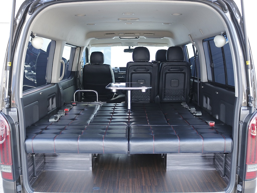 茨城県つくば市にハイエース専門の新車・中古車の展示場を展開！人気のグレード・年式をその場で見比べられます♪皆様のご来場、お問合せを心よりお待ちしております☆